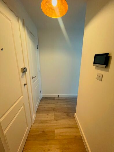 1 Bedroom Flat To Rent In Balham High Road, London, SW12