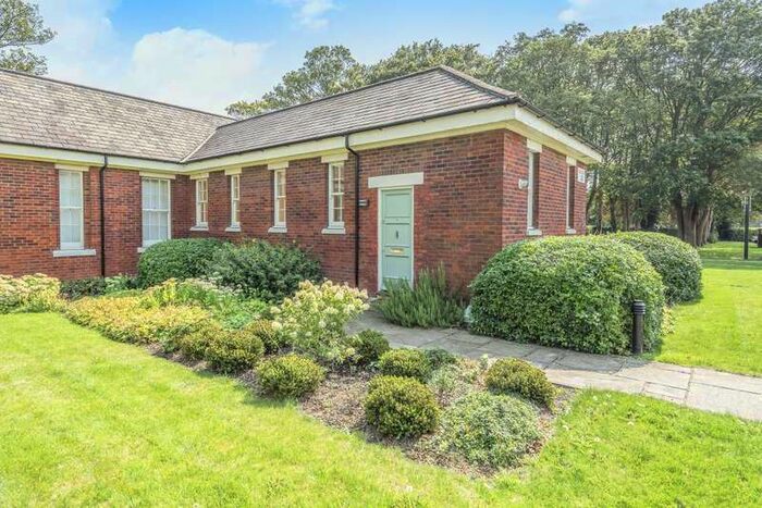 1 Bedroom Apartment To Rent In The Garden Quarter, Caversfield, OX27