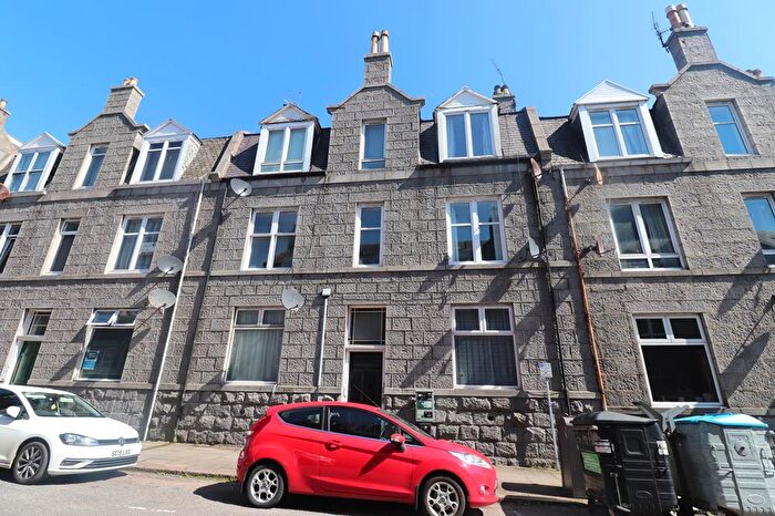 2 Bedroom Flat To Rent In Howburn Place, First Floor Left, AB11