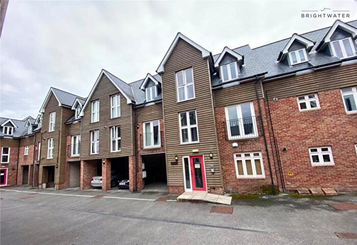 2 Bedroom Flat To Rent In Forest Gate Court, Ringwood, BH24