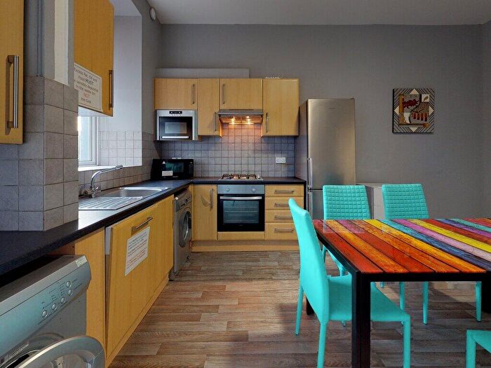 5 Bedroom Apartment To Rent In A North Friary House, PL4