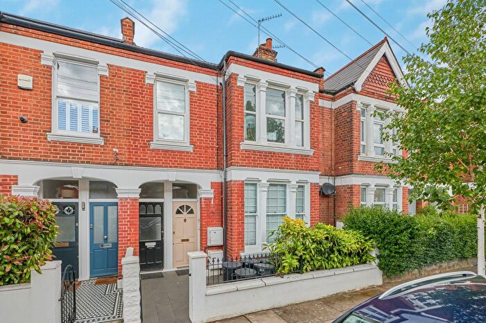 2 Bedroom Flat For Sale In Quinton Street, Earlsfield, London, SW18
