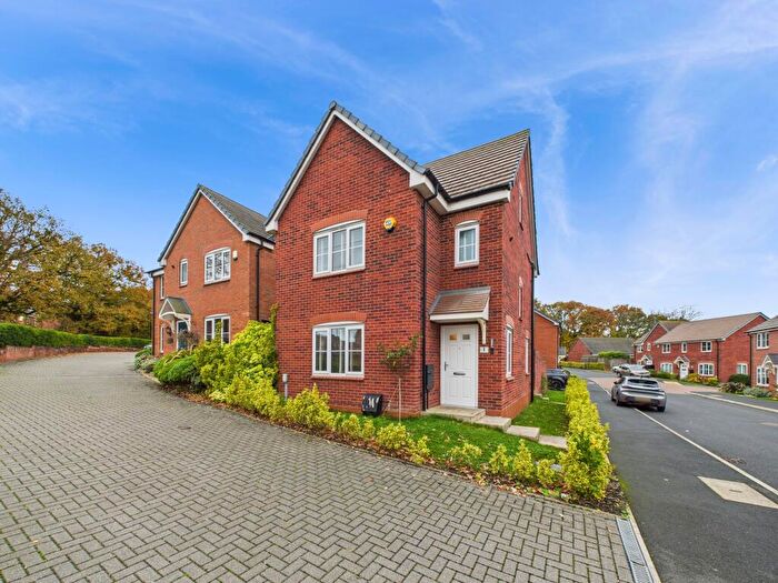 4 Bedroom Detached House For Sale In Bleaklow Close, Oakwood, DE21