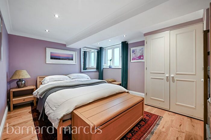 2 Bedroom Flat For Sale In Melrose Road, London, SW18