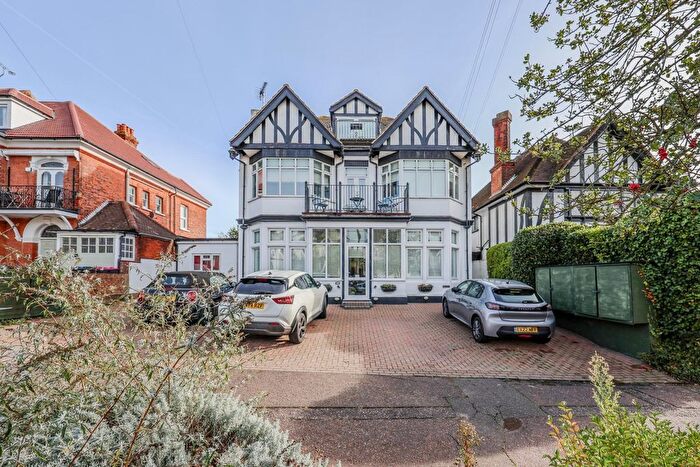 2 Bedroom Flat For Sale In Ditton Court Road, Westcliff-On-Sea, SS0