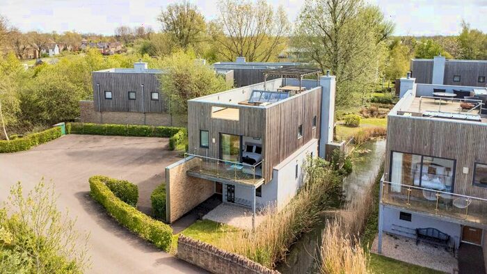 4 Bedroom Detached House For Sale In Lower Mill Lane, GL7