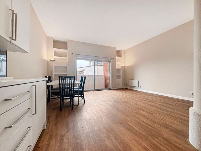 2 Bedroom Flat To Rent In Merchants House, North Street, Leeds, LS2