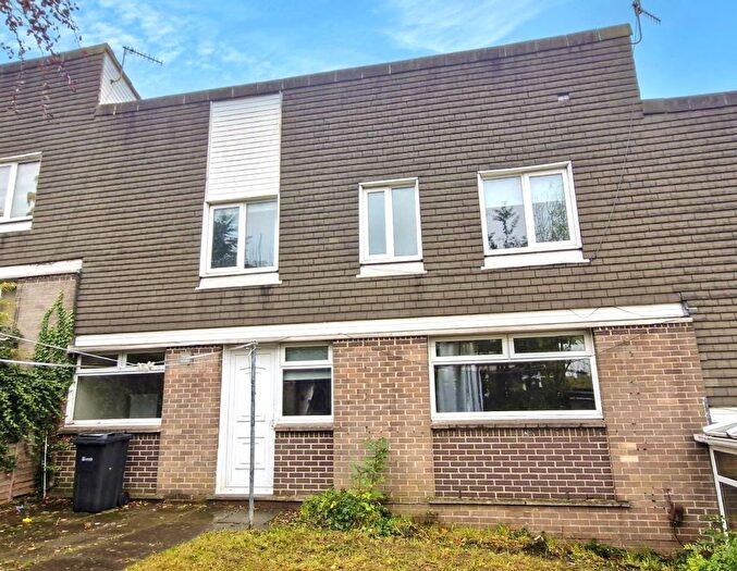 3 Bedroom Terraced House For Sale In Stonebridge Lane, Leeds, LS12