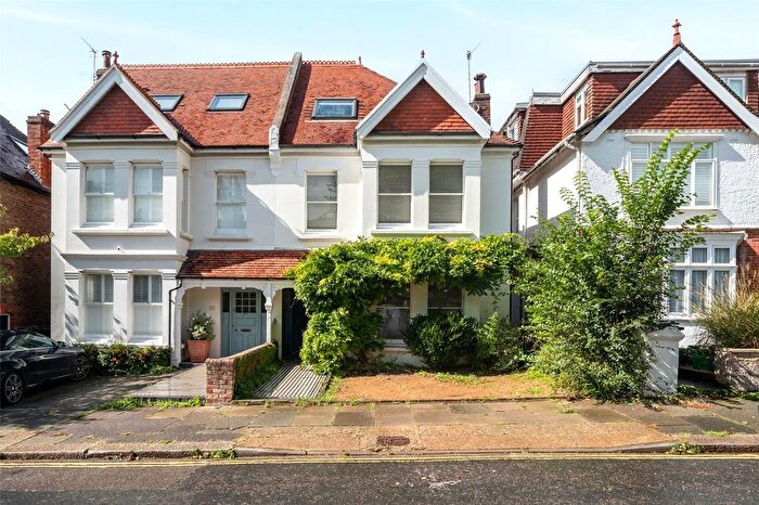 4 Bedroom Semi-detached House For Sale In Bigwood Avenue, Hove, East Sussex, BN3
