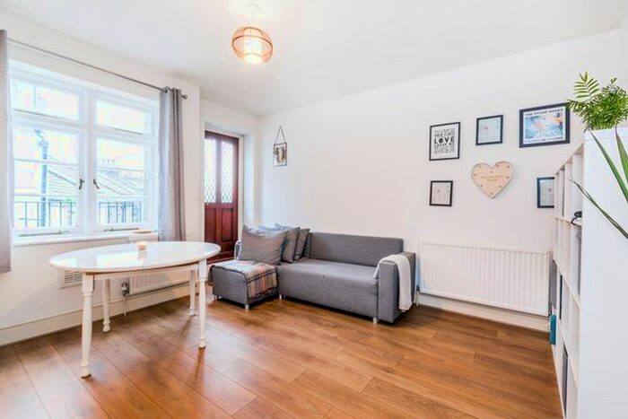 1 Bedroom Flat For Sale In Fairbairn Hall, Plaistow, London, E13