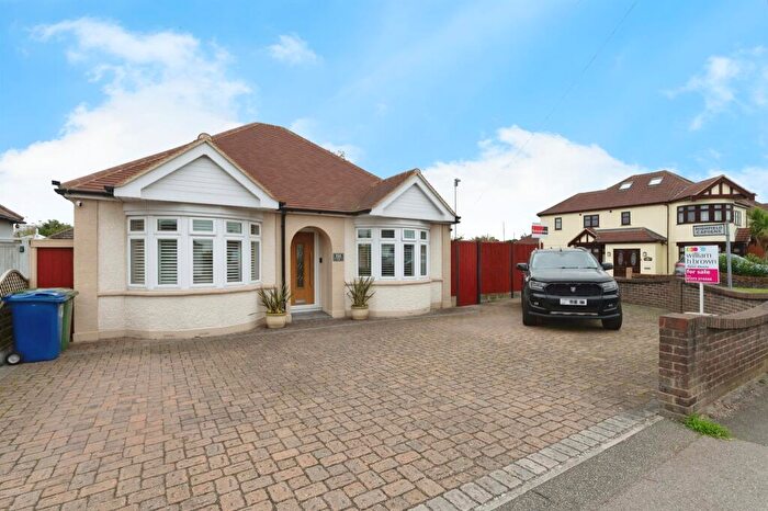 2 Bedroom Detached Bungalow For Sale In Blackshots Lane, Grays, RM16
