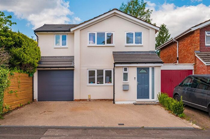 4 Bedroom Link Detached House For Sale In Elizabeth Road, Henley-On-Thames, RG9