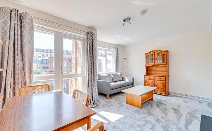 2 Bedroom Flat To Rent In Hallam Street, Marylebone, London, W1W
