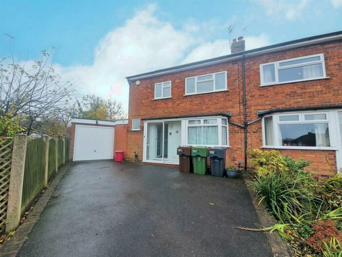 3 Bedroom Semi-Detached House To Rent In Beeches Close, Rubery, B45
