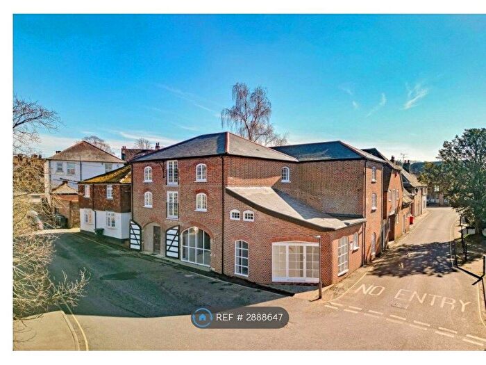 2 Bedroom Flat To Rent In Banks, Bishops Waltham, SO32