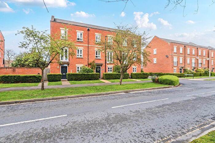 4 Bedroom End Of Terrace House For Sale In Newbury, Berkshire, RG14