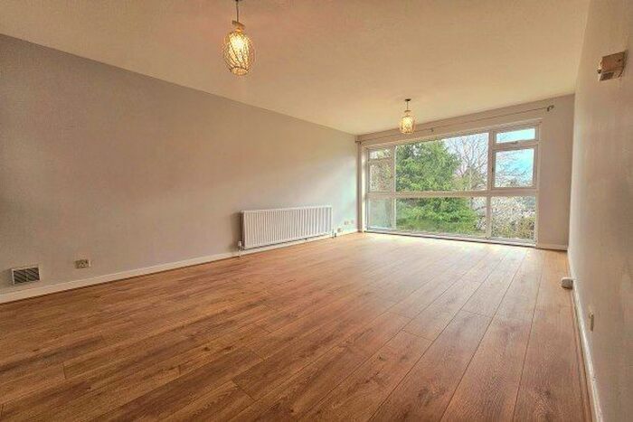 2 Bedroom Flat To Rent In Widmore Road, Bromley, BR1