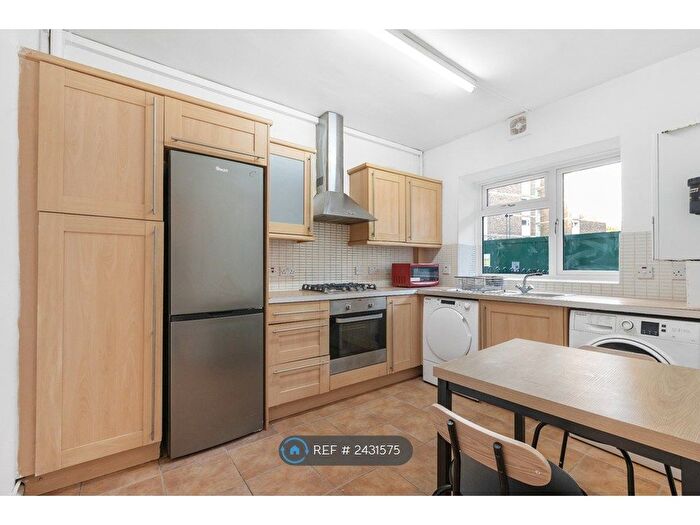 3 Bedroom Flat To Rent In Bracklyn Court, London, N1