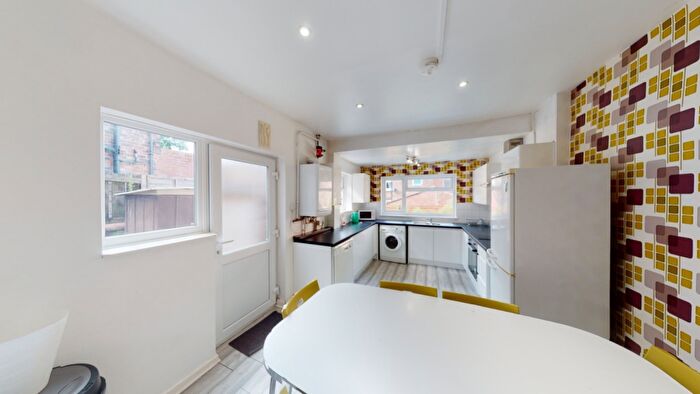 5 Bedroom Semi Detached House To Rent In Derby Grove, Nottingham, Nottinghamshire, NG7