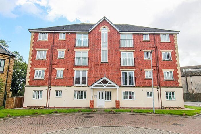 2 Bedroom Flat For Sale In Moorcroft, Ossett, WF5