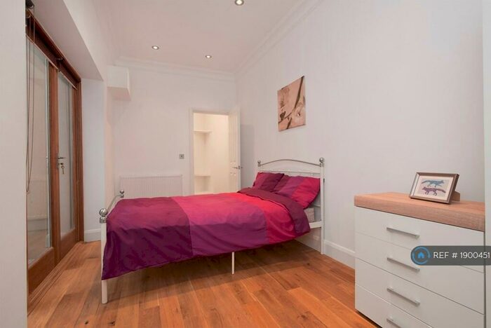 3 Bedroom Flat To Rent In Courtauld Road, London, N19
