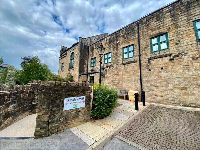 2 Bedroom Flat To Rent In High Street, Uppermill, Oldham, Greater Manchester, OL3