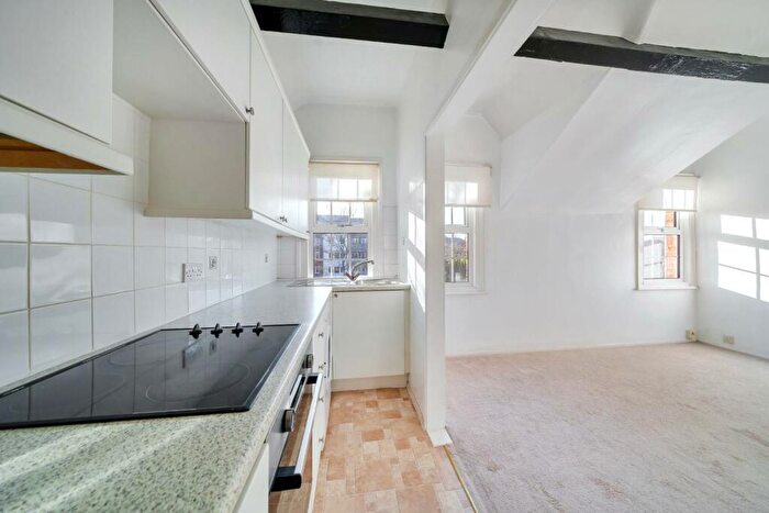 1 Bedroom Apartment For Sale In Camperdown House, Windsor, SL4
