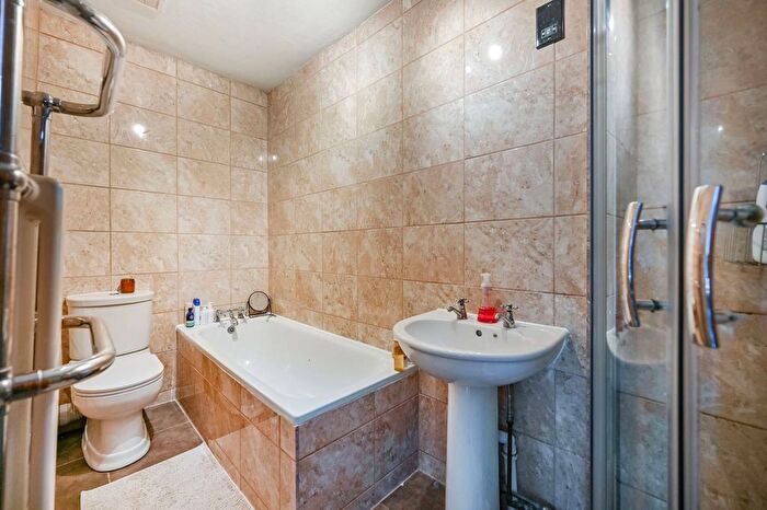 2 Bedroom End Of Terrace House For Sale In Grafton Road, New Malden, KT3