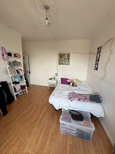 3 Bedroom Flat To Rent In Shadwell Gardens, London, E1