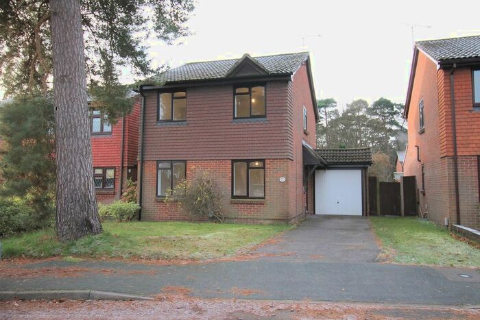 3 Bedroom Detached House To Rent In Cheylesmore Drive, Frimley, Camberley GU16