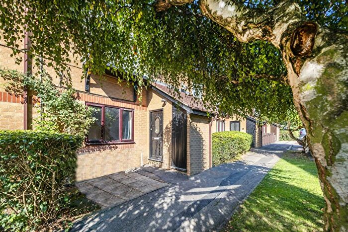 2 Bedroom Flat To Rent In Shepherds Walk, London, NW2