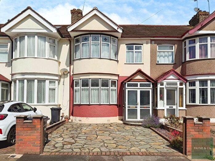 3 Bedroom Terraced House For Sale In Norbury Gardens, Romford, RM6