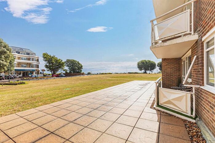 2 Bedroom Flat To Rent In Ground Floor, Sea Glimpses, Elizabeth Ct, Grove Road, Bournemouth, BH1