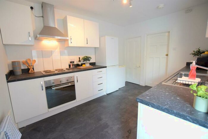 4 Bedroom Terraced House To Rent In Westbourne Grove - Student House - /, LN1