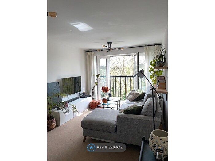 1 Bedroom Flat To Rent In Centrifuge Way, Farnborough, GU14