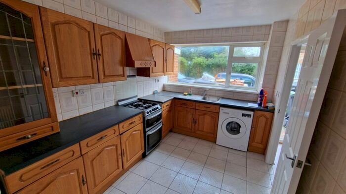 3 Bedroom Terraced House To Rent In Palace Road, Bounds Green, N11