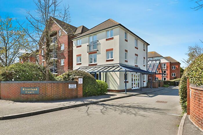 1 Bedroom Property For Sale In Stour Road, Christchurch, BH23