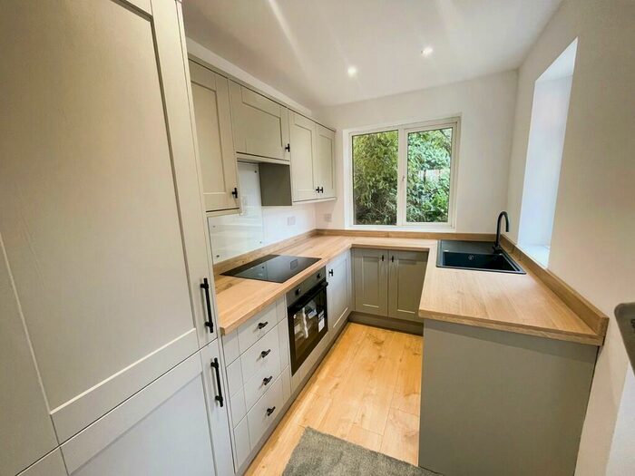 3 Bedroom Semi-Detached House To Rent In Dixon Crescent, Doncaster, DN4