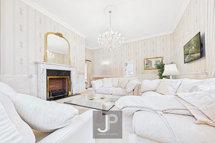 1 Bedroom Flat To Rent In Coxtie Green Road, Pilgrims Hatch, Brentwood, CM14