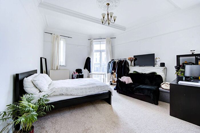 4 Bedroom Flat To Rent In Earls Court Square, Earls Court, London, SW5