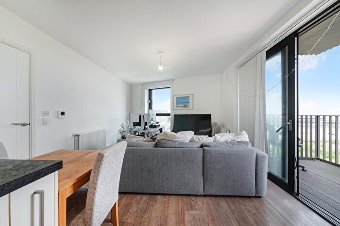 1 Bedroom Flat For Sale In Kingfisher Heights, London, E16