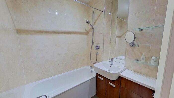 1 Bedroom Flat To Rent In Coinyie House Close, Edinburgh, EH1