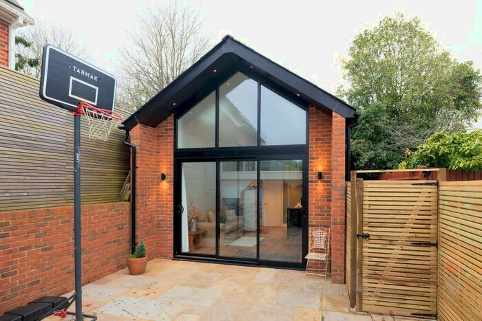 1 Bedroom Studio To Rent In Wodeland Avenue, Guildford, GU2