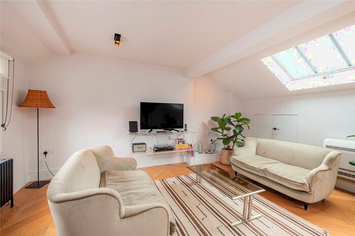 2 Bedroom Flat To Rent In Weymouth Mews, Marylebone, London, W1G