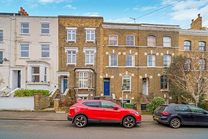3 Bedroom Maisonette To Rent In Lambourn Road, London, SW4