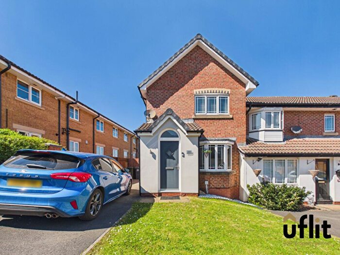 3 Bedroom Town House For Sale In Falconer Way, Treeton, Rotherham, S60