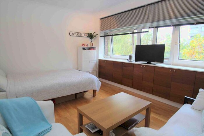 Studio To Rent In Upper Richmond Road, London, SW15