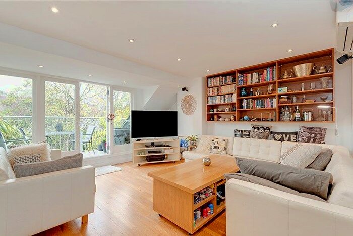 2 Bedroom Flat To Rent In Westbere Road, London, NW2