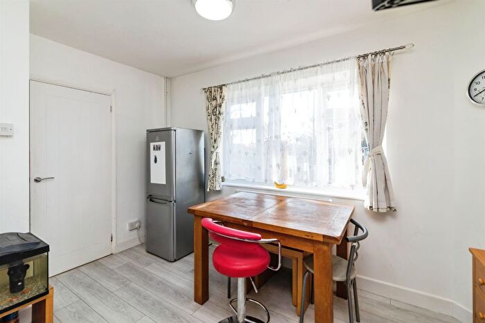 3 Bedroom End Of Terrace House For Sale In Hollingsworth Road, Lowestoft, NR32