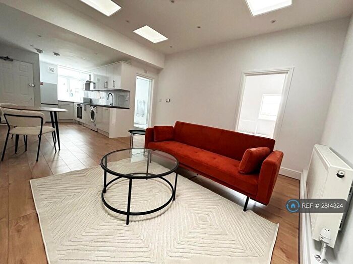 1 Bedroom Flat To Rent In Camden Mews, London, NW1